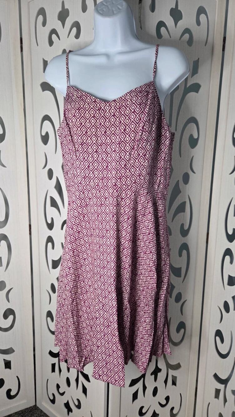 Old Navy Rayon Swing Cami Dress Burgundy Geometric Sleeveless Size M Vacation